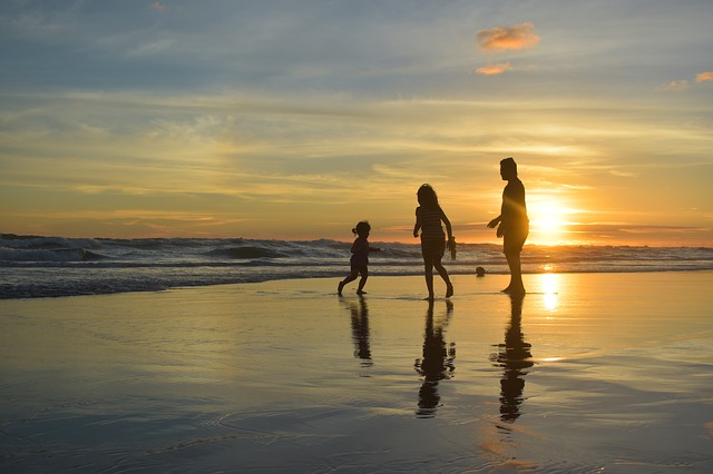 Five Key Needs that Every Parent Should Fulfill with Their Beach Day Survival Kit