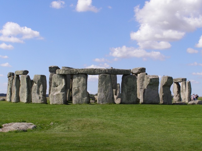 How to travel Stonehenge from London