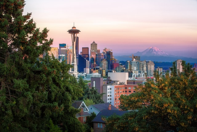 How to find parking near top tourist attractions in Seattle